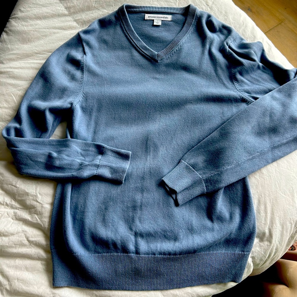 Amazon Essentials Men's V-Neck Sweater in Light Blue